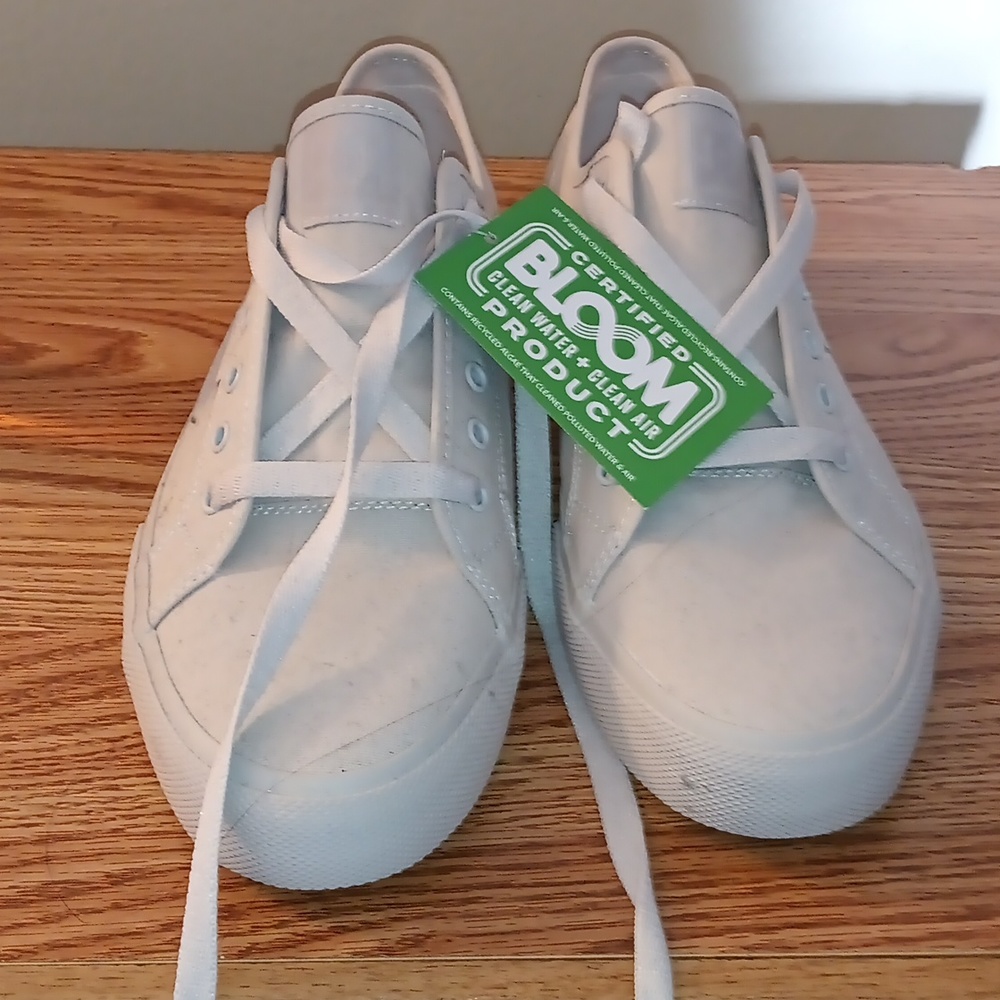 Men's DC tan shoes
